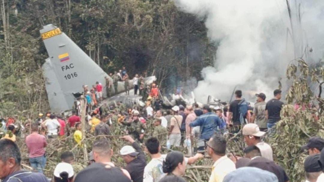 Uma aeronave da Força Aérea Colombiana caiu na manhã de segunda-feira em Puerto Leguizamo, na zona rural do sul da Colômbia , disseram autoridades.
