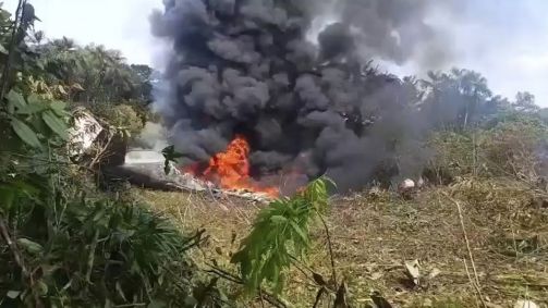 Uma aeronave da Força Aérea Colombiana caiu na manhã de segunda-feira em Puerto Leguizamo, na zona rural do sul da Colômbia , disseram autoridades.