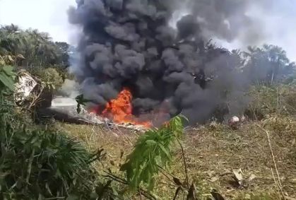 Sobe para 64 o número de mortos em queda de avião militar na Colômbia