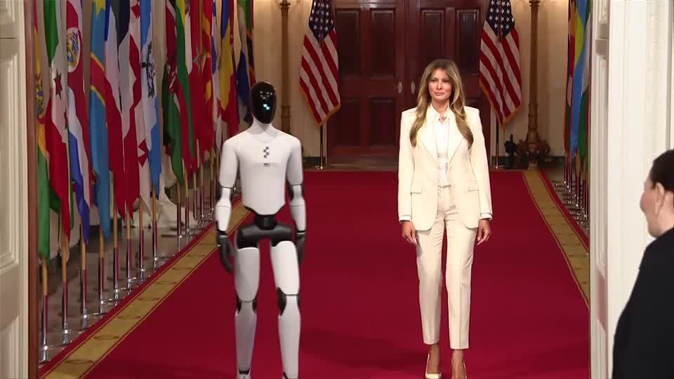 MOMENT: Robot joins Melania Trump in opening of White House summit
