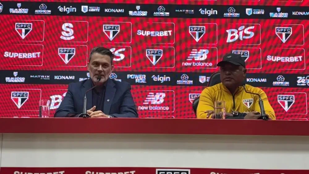 Rui Costa e Roger Machado durante coletiva nesta terça-feira (10)