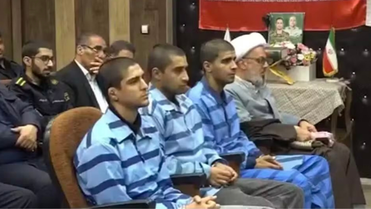 Saleh Mohammadi, Mehdi Ghasemi e Saeed Davodi durante julgamento