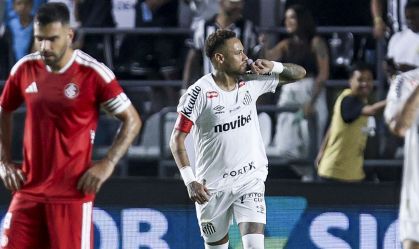 Lance de Santos x Internacional pelo Brasileirão