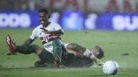 Queda de energia e rede rompida param São Paulo x Chapecoense no Canindé