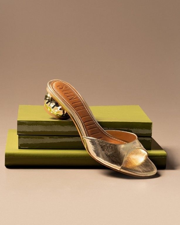 Sculptural heels • Santa Lolla/ Kessia Riany