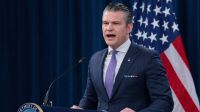 Hegseth pede investigação contra senador após fala sobre arsenal dos EUA