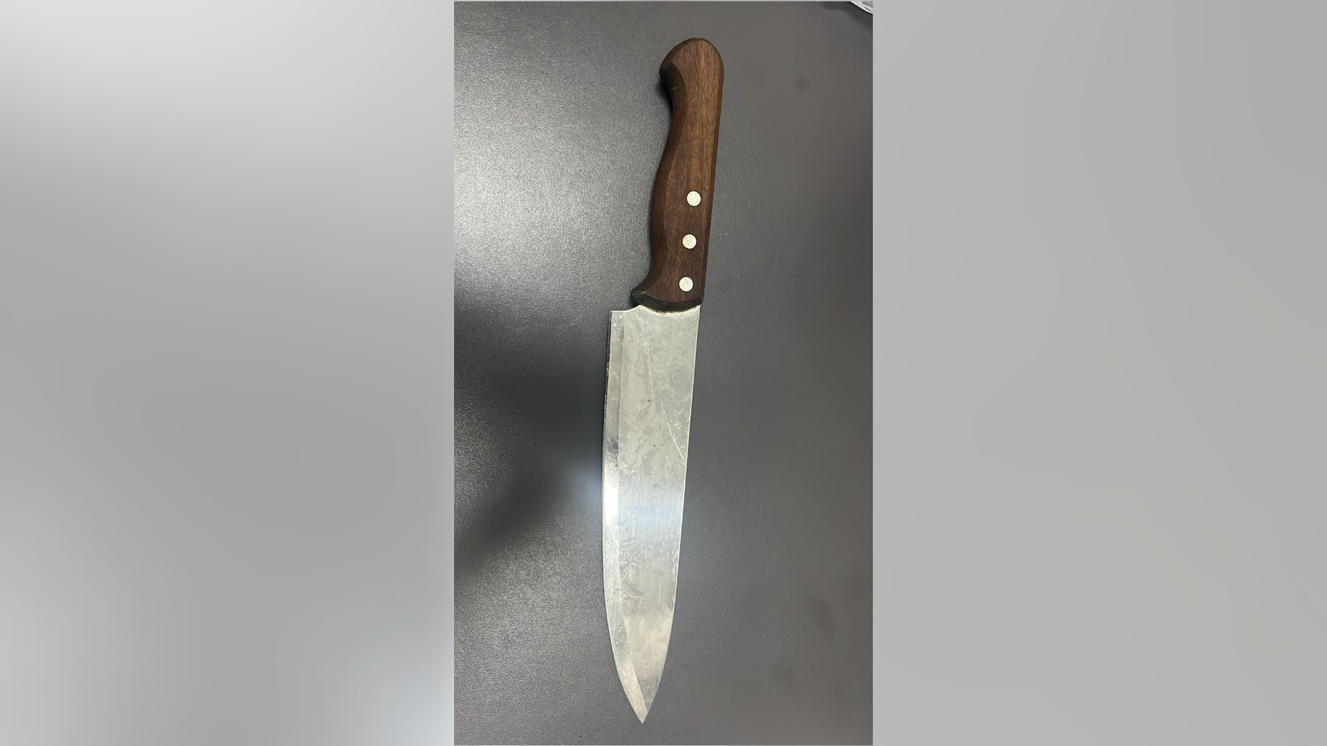 Homem é preso após descumprir medidas protetivas e agredir criança em MG