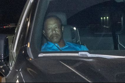 Tiger Woods foi preso após se envolver em acidente