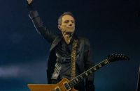 Em show, Tony Bellotto pede salva de palmas ao médico que operou seu câncer