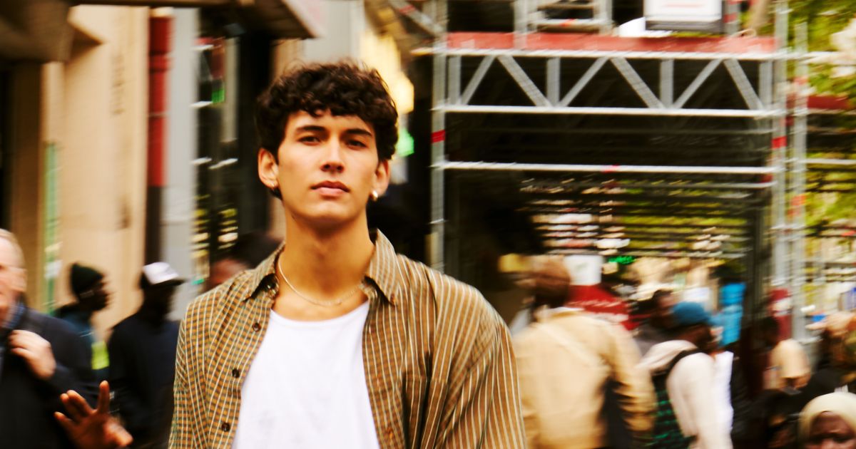 Quem é Tom Ribeira, que participará da abertura do show de Gil em Paris