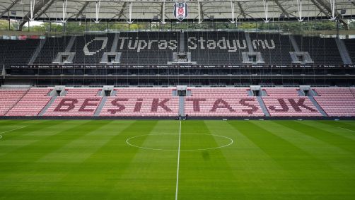 Tüpraş Stadium, recebe Turquia e Romênia.