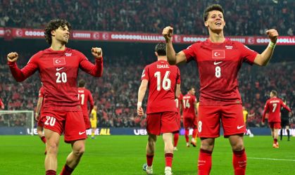 Turquia elimina Romênia e fica a um jogo da Copa do Mundo