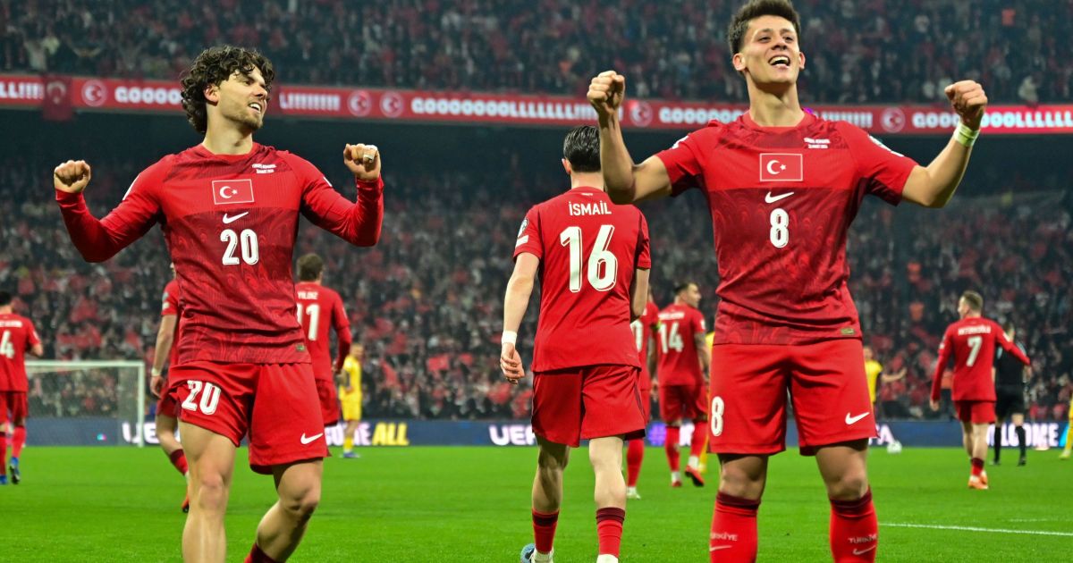 Turquia vence Romênia e avança na repescagem europeia rumo à Copa de 2026