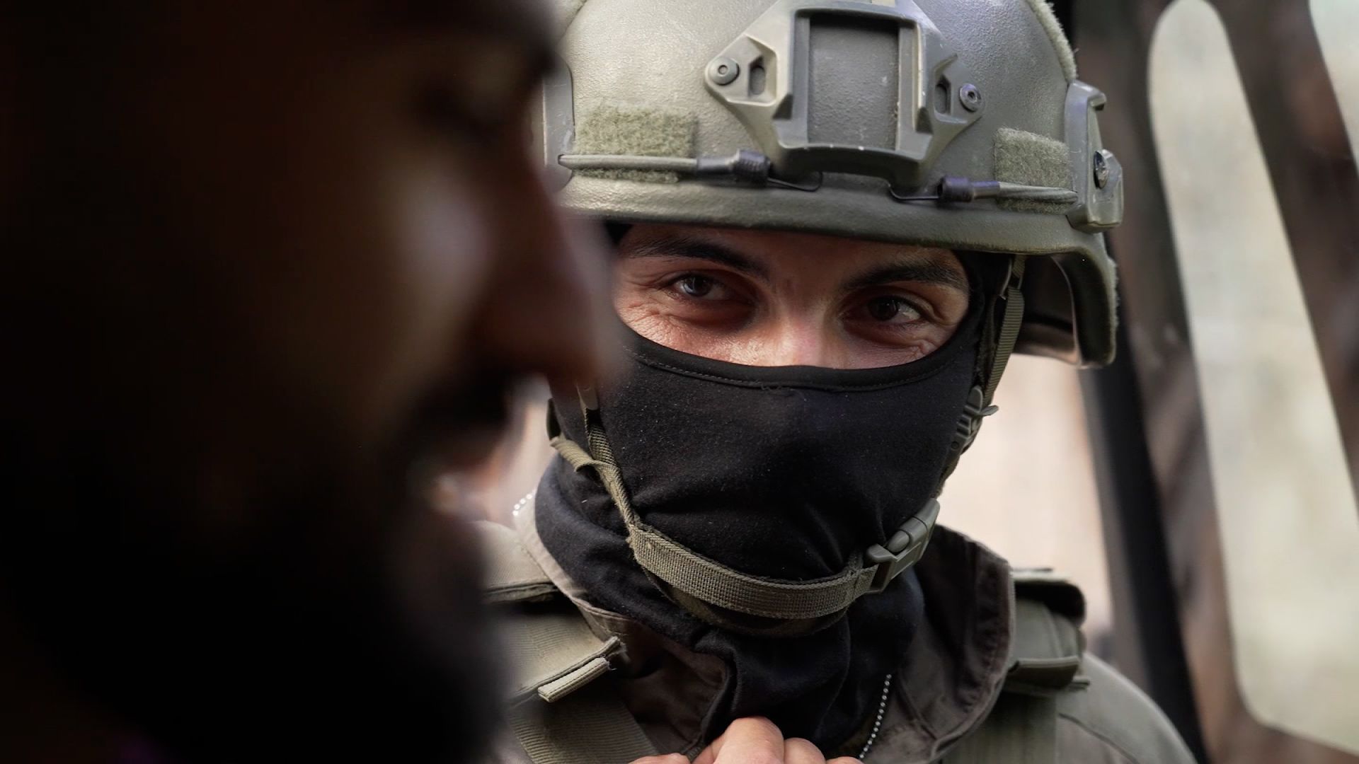 Um soldado israelense em ação na Cisjordânia