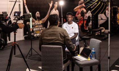 Vini Jr., durante a gravação da série da Seleção Brasileira