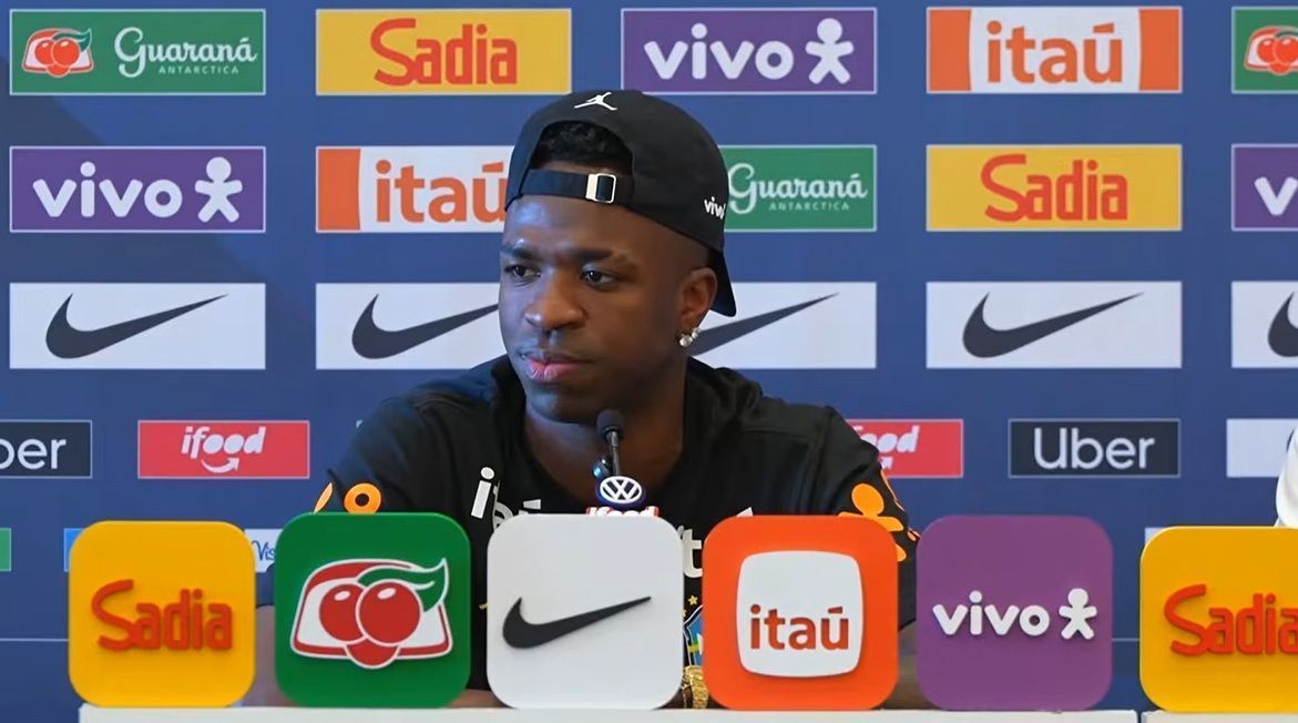 Vini Jr durante entrevista coletiva da Seleção Brasileira