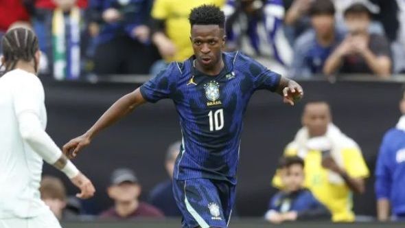 Vini Jr. em ação pelo Brasil contra a França