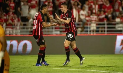 Vitória vence o CR fora de casa