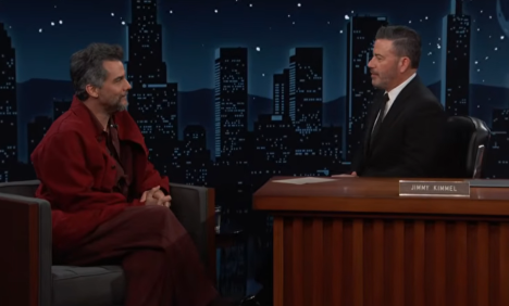 O ator Wagner Moura durante entrevista ao talk show de Jimmy Kimmel, em Los Angeles, para divulgar "O Agente Secreto"