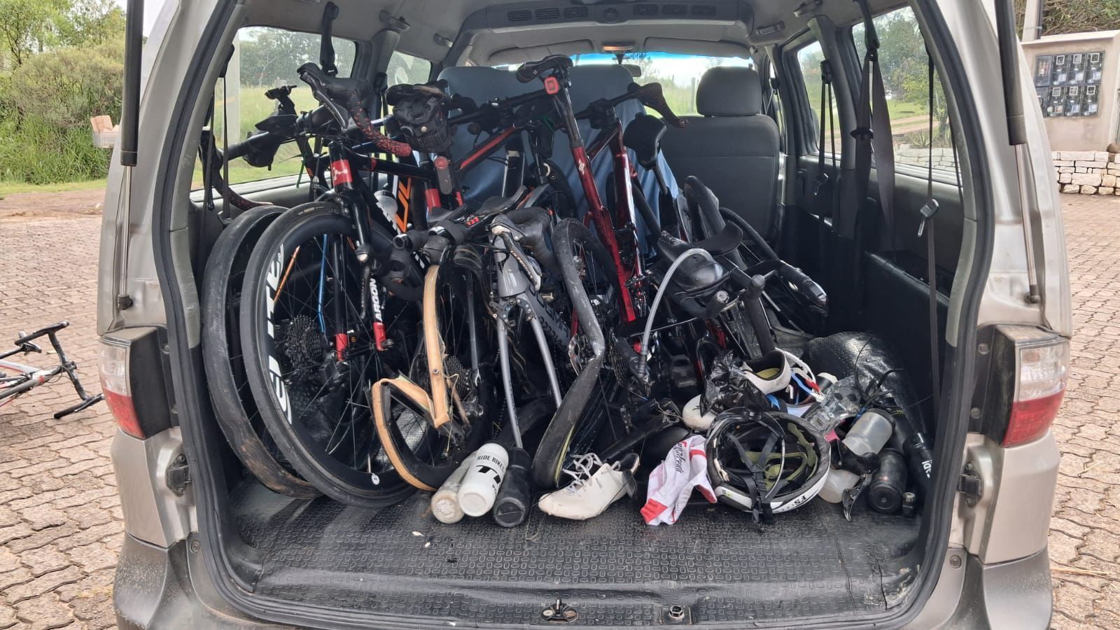 Grupo de ciclistas é atropelado durante treino no RS; um passou por cirurgia