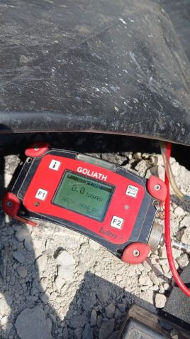 O equipamento é utilizado pelas equipes para atestar a presença ou não de gases na região. É possível ver a porcentagem indicada para quantidade de fluídos gasosos no local zerada • Comgás/Divulgação