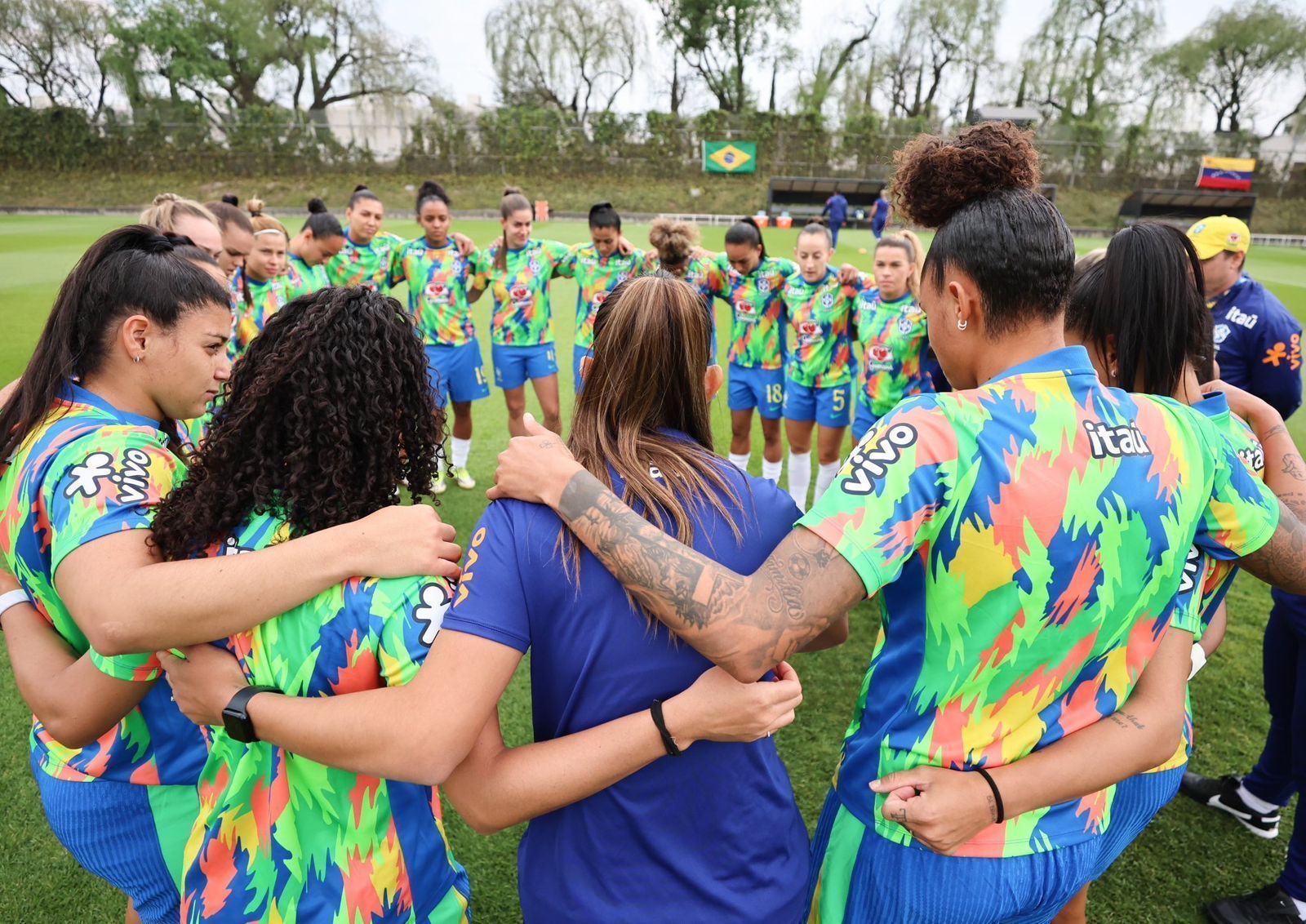 Seleção Brasileira feminina aquece para amistoso contra a Venezuela.
