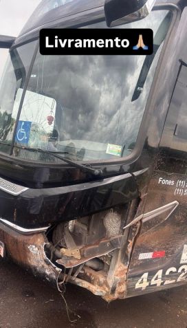 Latino publicou em suas redes sociais que todos estão bem, depois do acidente • Reprodução