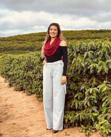 A pesquisadora Danielle Pereira Baliza pesquisa mulheres na cadeia do café • Arquivo pessoal