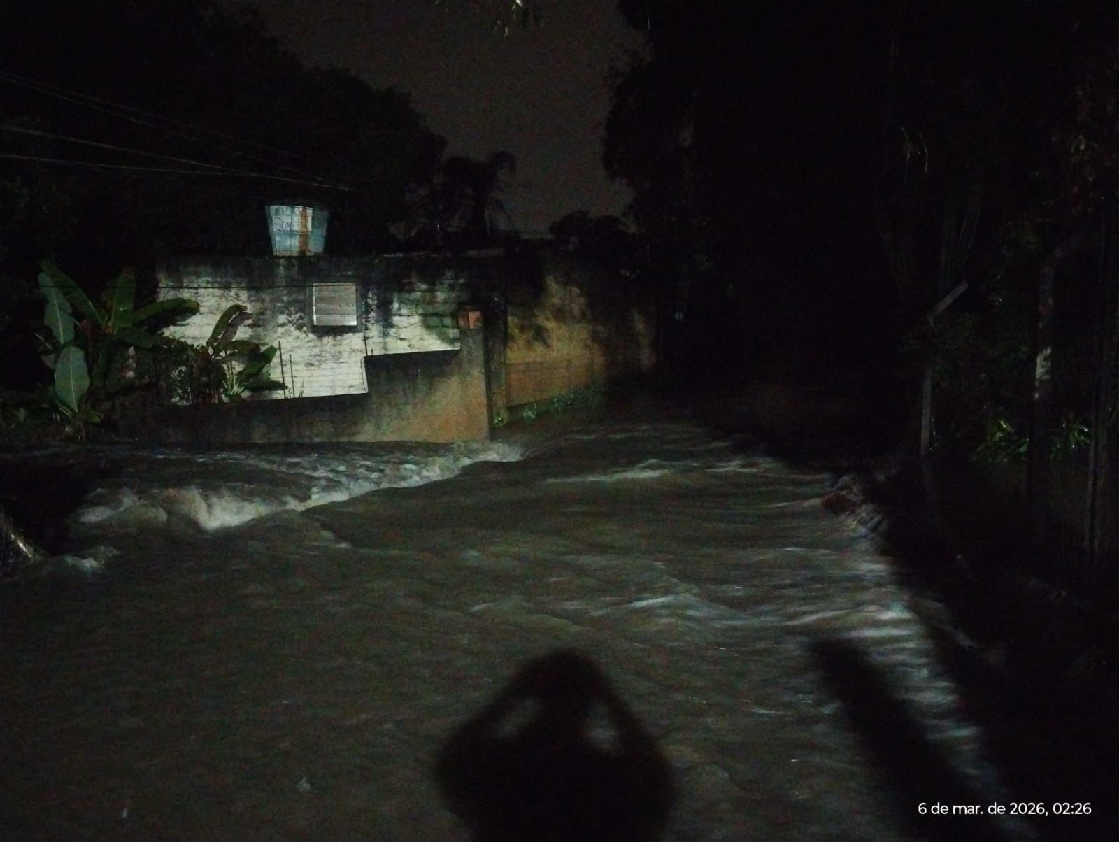 Imagens mostram ruas de Guaretinguetá completamente alagafas • Defesa Civil do Estado de SP