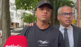 Preso por estupro coletivo usa camisa com frase “não se arrependa de nada”