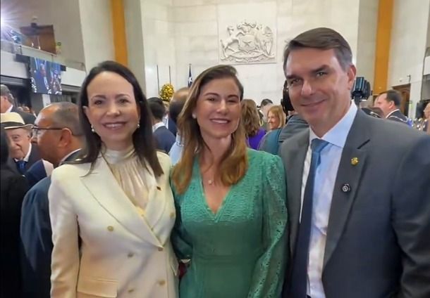 Flávio Bolsonaro, María Corina Machado e Nanda Bolsonaro