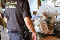 A PF (Polícia Federal) faz, na manhã desta quar