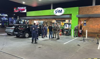 Tiroteio deixa um morto e um policial ferido em posto de combustível, em Porto Alegre