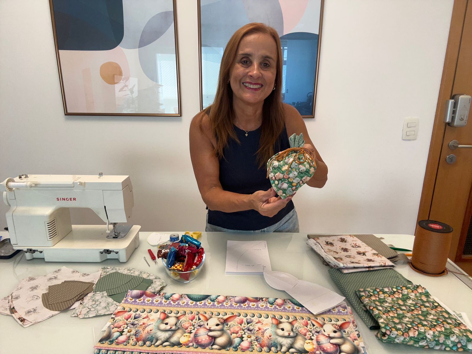 Célia Padilha, professora aposentada, se diz dona de uma cozinha não profissional, mas totalmente autêntica • Reprodução / Fundo de Impacto Estímulo