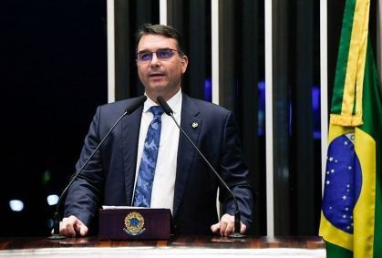 Análise: Agenda nos EUA não afasta caso Master de Flávio
