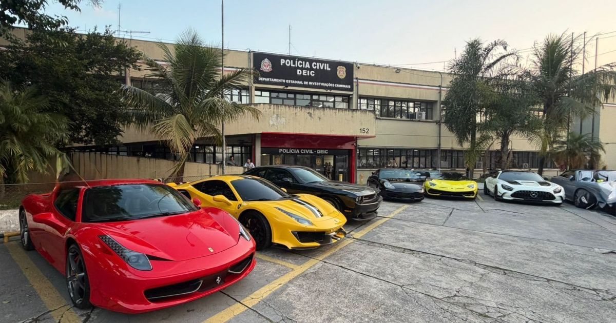 De Ferrari a Mustang: polícia apreende 14 carros de luxo em operação em SP