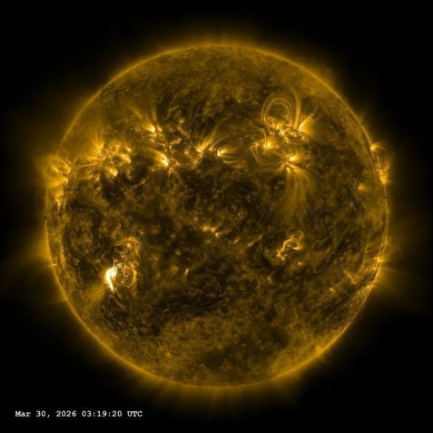 Explosão solar registrada em 30 de março pela Nasa • Nasa