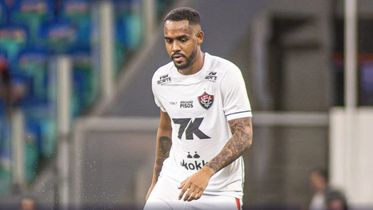 Zagueiro Edu antes de se lesionar no clássico Ba-Vi válido pelo Campeonato Brasileiro