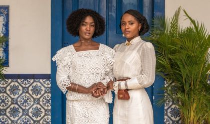 Niara (Erika Januza) e princesa Alika (Duda Santos) vivem mãe e filha em "A Nobreza do Amor"