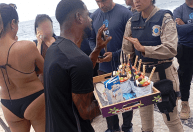 Golpe do açaí: ambulante tenta cobrar R$ 7 mil por dois potes no Rio