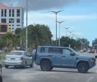 Denza B5 após acidente