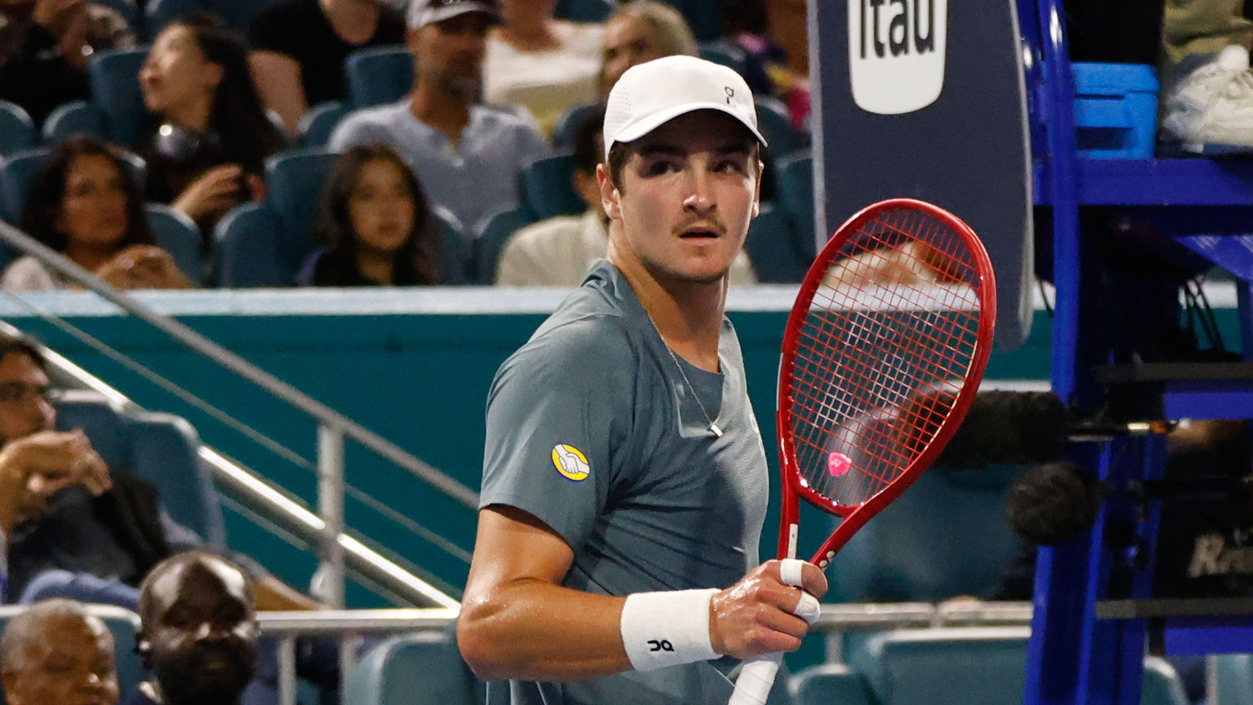 João Fonseca na partida contra Carlos Alcaraz pelo Miami Open