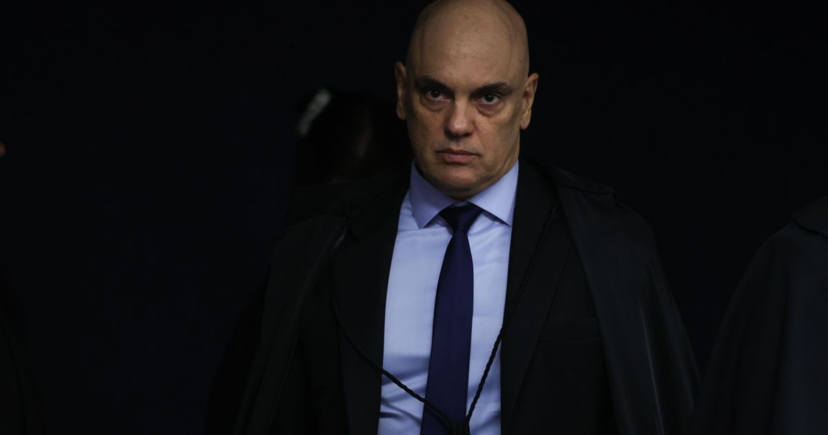 Moraes voou em aviões ligados a Vorcaro, diz jornal; ministro nega