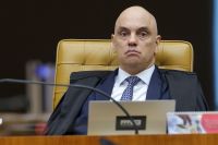 Peritos apontam inconsistências em explicação de Moraes sobre mensagens