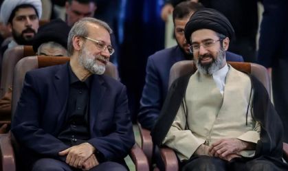 Ali Larijani, então chefe de Segurança do Irã, e Mojtaba Khamenei, líder supremo do país