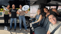 Ana Castela e mãe passam em prova para dirigir ônibus; veja o que precisa