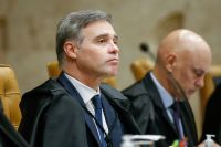 Mendonça monitora pressão, cobra PF e tenta blindar casos Master e INSS