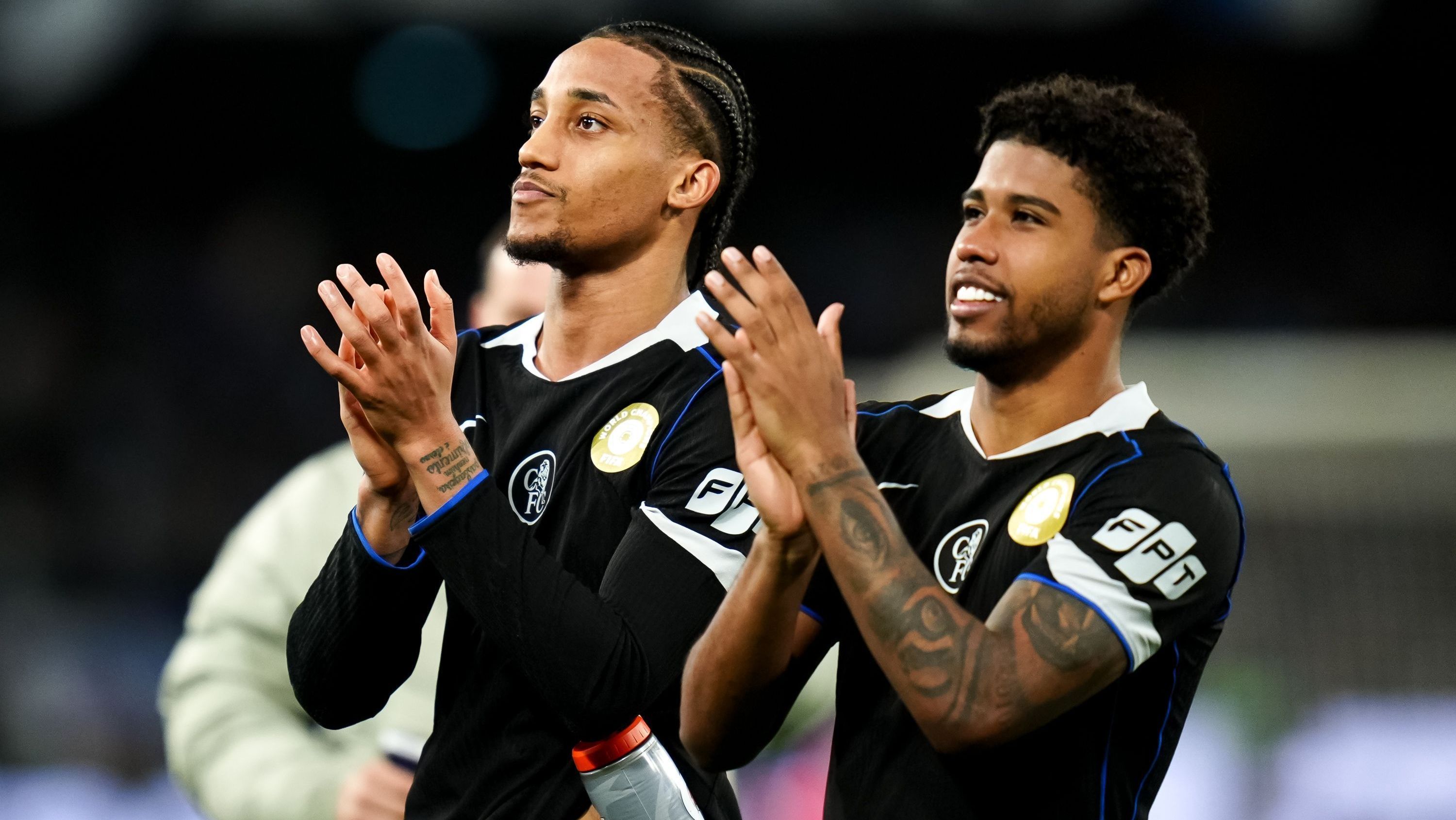 Andrey Santos e João Pedro estarão em ação pelo Chelsea contra o Paris Saint-Germain