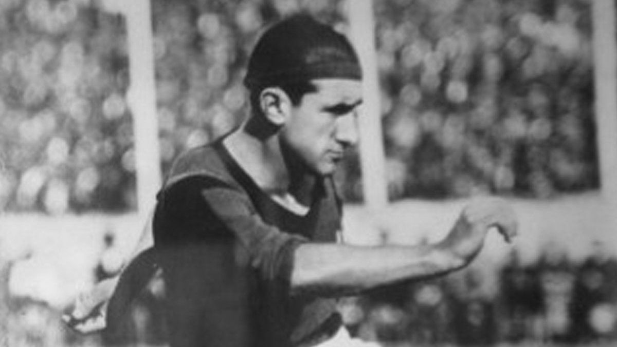 Angelo Schiavio em ação pelo Bologna