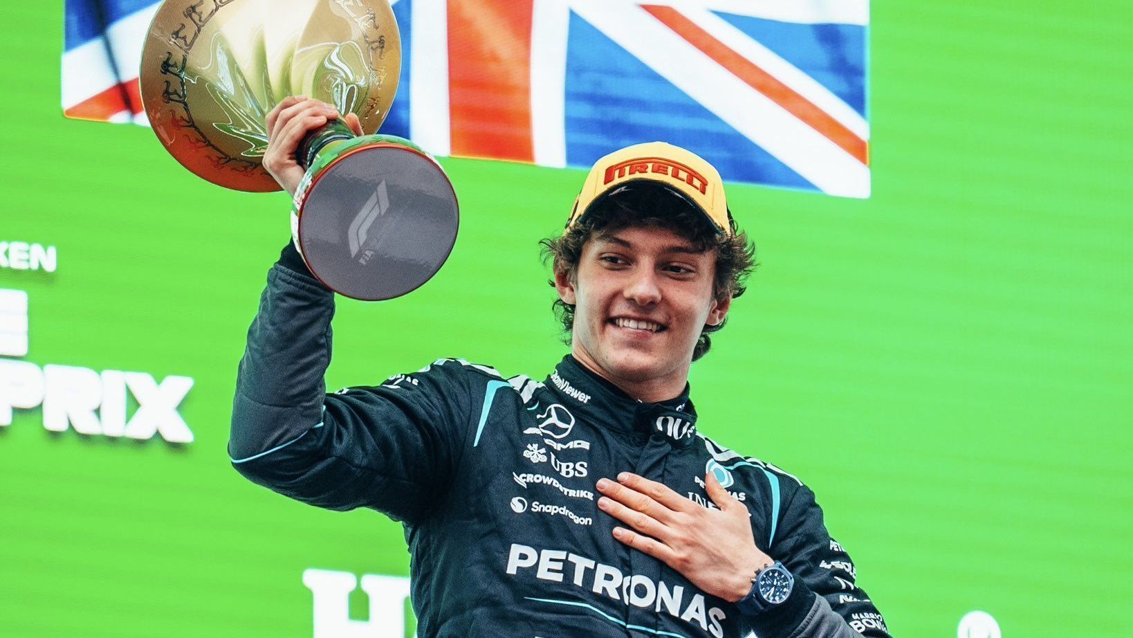Kimi Antonelli no pódio do GP da China
